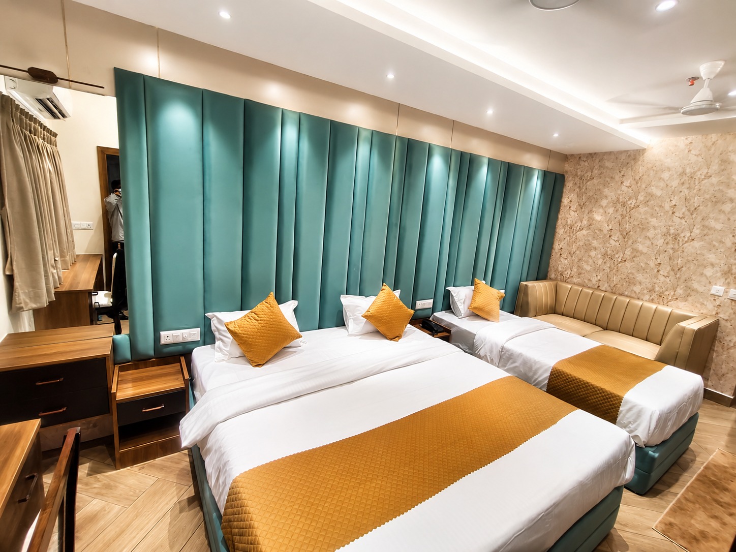 Triple suite